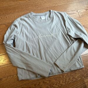 Gray Long Sleeve Shirt with Script Design barre3